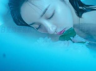 微密圈 – 夏日里的宋昱欣：原图让人联想到假日海滩，资源超治愈。