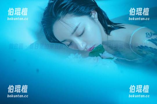 宋昱欣 微密圈 - 夏日里的宋昱欣:原图让人联想到假日海滩,资源超治愈。