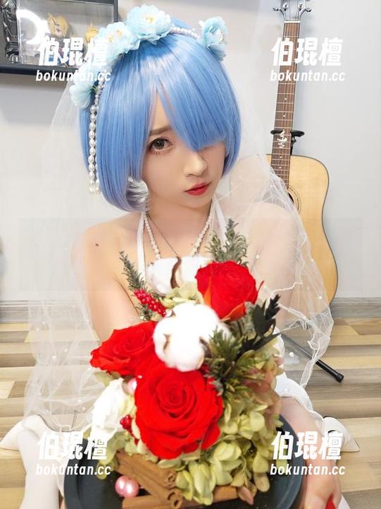 游泳池旁的小女巫露娜：泳衣资源，谁说我会淹死？