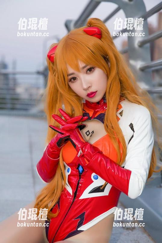 小女巫露娜私拍：我的裤里丝强行抢镜，结果图片成了它的T台！
