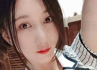 微密圈 – 红色睡衣作品更新，小玉吃果冻这是想把我看傻的吗？