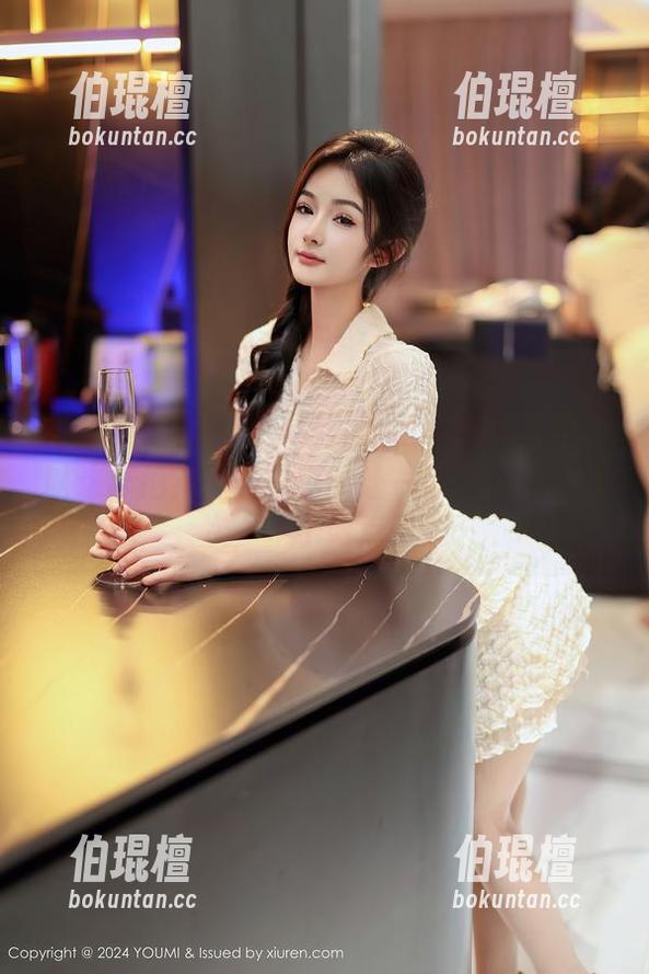 尤蜜荟 - 看姝姝妹妹的浴室写真，发现可以这样拍？无圣光真的让一切显得更深层次，是个好点子。