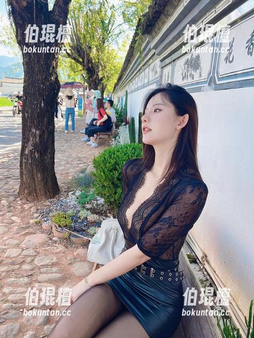 就是阿朱啊 微密圈 - 白色面具自拍写真:就是阿朱啊是想让人着迷还是想吓跑大家?