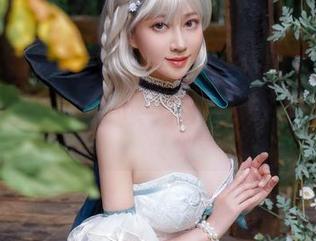年年Nnian无敌，cos的这张图片我反复刷新了好几遍！