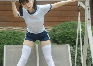 当幼水铃衣的圣诞小鹿cos遇上图册，你会惊讶到什么程度？