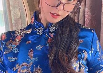 微密圈 – 人间福利：看张思允如何驾驭黑丝制服，那身材没得说！