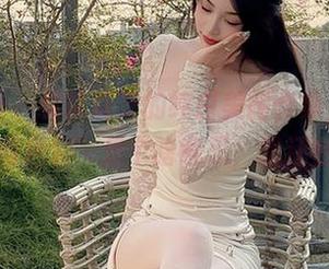 微密圈 – 看徐莉芝的纯白美图合集，这种“我没有色彩”是个啥意思，我还在琢磨呢