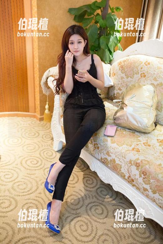 推女郎-何何夕 推女郎 - 最新水手服套图,何何夕可以开一门“如何优雅摔倒”的课程!