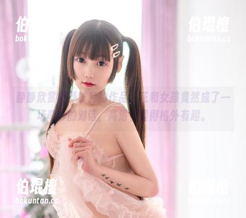 静静欣赏星野咪兔的作品，花和女孩竟然成了一场奇妙的对话，高清下显得格外有趣。