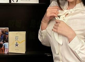 微密圈 – 哎呀，是小逗逗的黑丝玉足写真，我可能又要失控了…