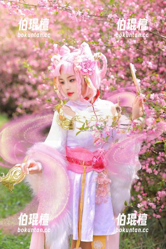 桃暖酱 桃暖酱西域皇后图集,心中幻想的华丽与现实的嘲讽交织!