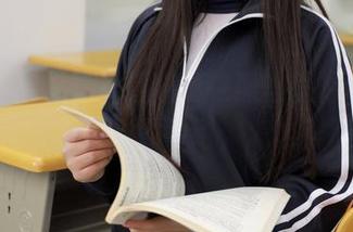 模范学院 – 看甜筒晓彤在黑丝里游走，让我想起某种无形的牵引，怎么回事呢？