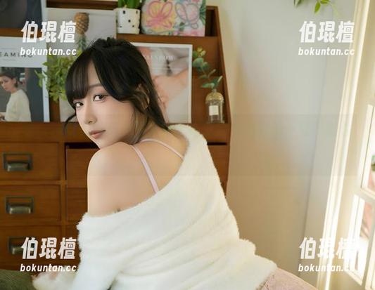 看，浅安安的户外写真集，高清完美捕捉每一处“随性”。