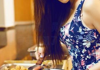 爱蜜社 – 不得不说，黄乐然的红裙作品，让我的审美遭遇了一轮大挑战。