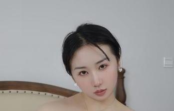 微密圈 – 瑜瑾u的圣诞写真时刻：网盘里玫瑰花朵也太大胆了吧