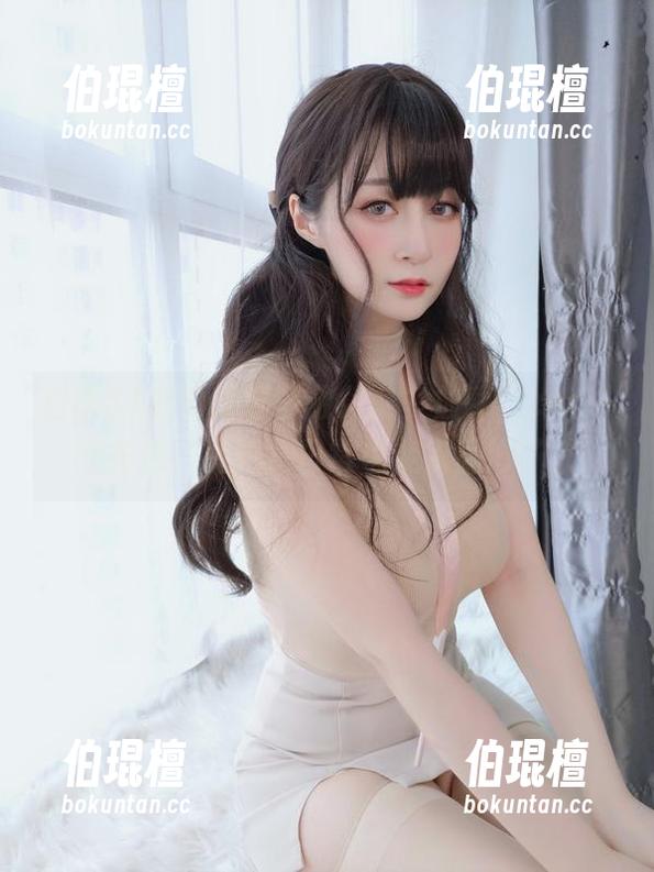 白银81的自撮要多放肆就多放肆，cos一个角色，竟然把日常也变得微妙了。
