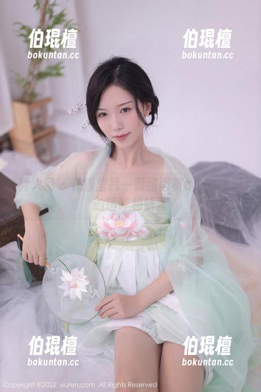 秀人网-一颗甜蛋黄a 秀人网 - 礼服里找一颗甜蛋黄a:图集里的喧哗和娇羞