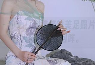 秀人网 – 小心！刘婷婷的美足照片，足以让人停下脚步回眸。