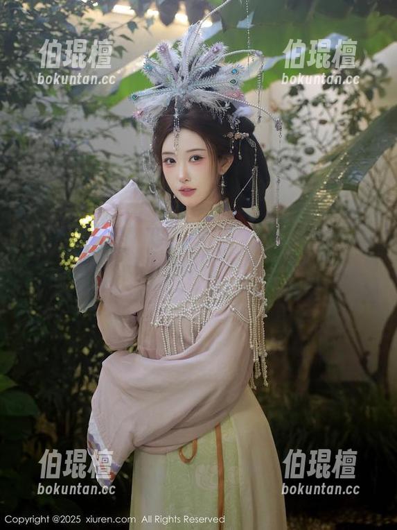 秀人网 - 美图翻牌：跟周慕汐baby一同探讨丝袜的温柔与锋芒。