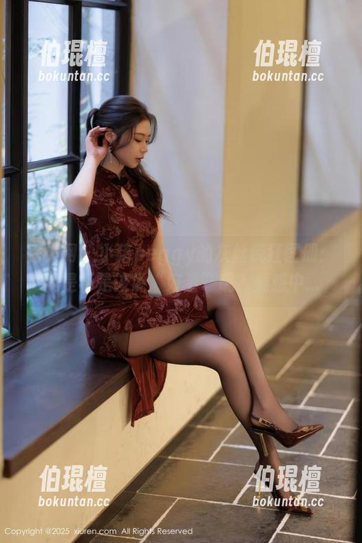 秀人网-小猪peggy 秀人网 - 小猪peggy的灰丝疯狂图册:我是不是该说“好看”呢?疑惑中...