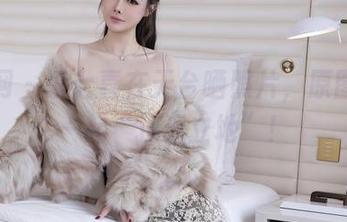 秀人网 – 李七喜在天台晒照片，原图送你一起“顶天立地”！