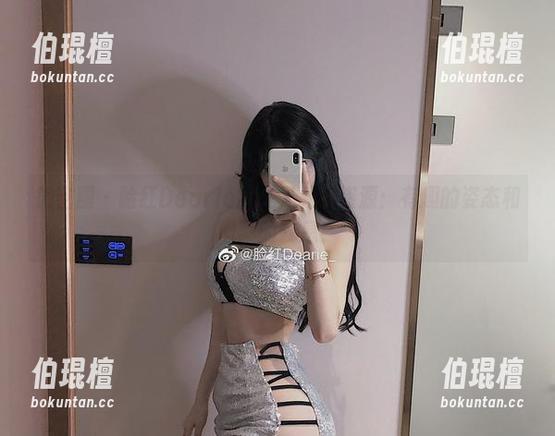 脸红Dearie 微密圈 - 脸红Dearie的夏天私拍资源:有趣的姿态和假期的气息!