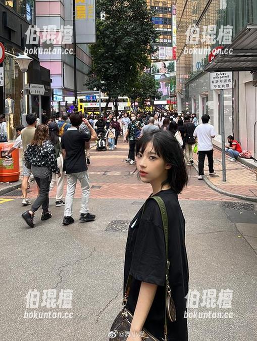 舞小喵 这和服套图,舞小喵明明可以走得更远,偏偏选择在这里打转。