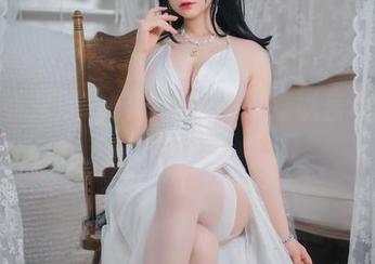 当我看到荒井喵喵的红裙，难以言喻的优雅从原图中溢出