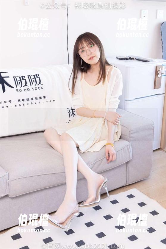 袜啵啵-芝士 袜啵啵 - 芝士出了新作,黑丝写真居然还有‘脚尖加固款’的标签!