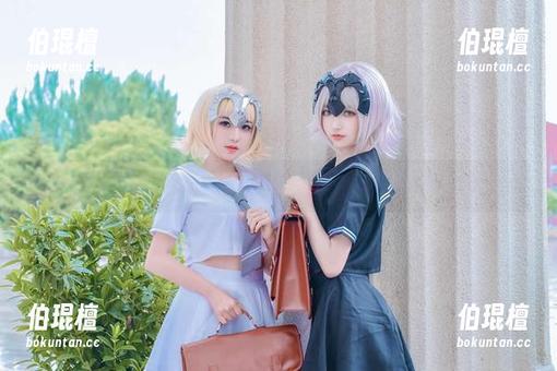 这个泡泡就是逊啦英灵正装写真，画面里的趣味盎然