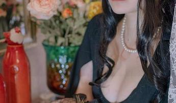 阿半今天很开心私拍：当厨娘变身写真界的“小性感”。