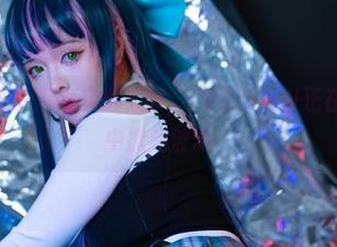 阿寨寨的私人写真突破天际，EVELYNN正在毫无防备中掀起波澜。