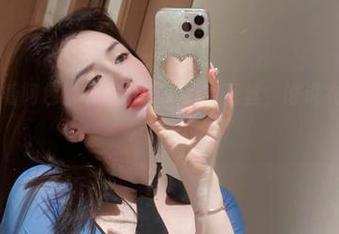 微密圈 – 看阿色的私拍合集：镂空蕾丝，谁说衣服不能有个性！