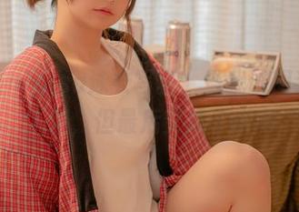魔物喵nigisa泳衣写真：当我试图装成美人鱼，但最后变成了水鸟