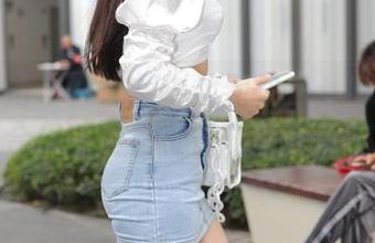 魔镜街拍 – 在粉裙中找到快乐：婷婷的写真合集，销售主管的新奇日常！